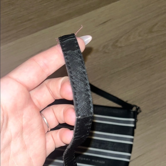 Tommy Hilfiger Black and White Crossbody Bag FLAWS SHOWN - Picture 9 of 12